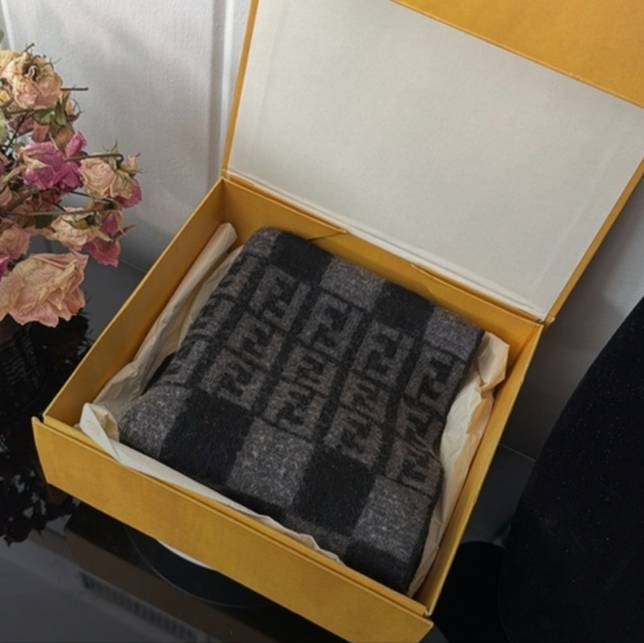 Fendi Wool Gray Checkered Scarf/ EUC - Picture 5 of 7